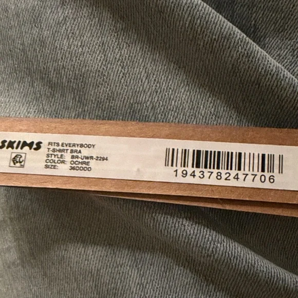 SKIMS Fits Everybody T-Shirt Bra 36DDDD Ochre Nude Seamless T-Shirt Bra NWT - Picture 3 of 5